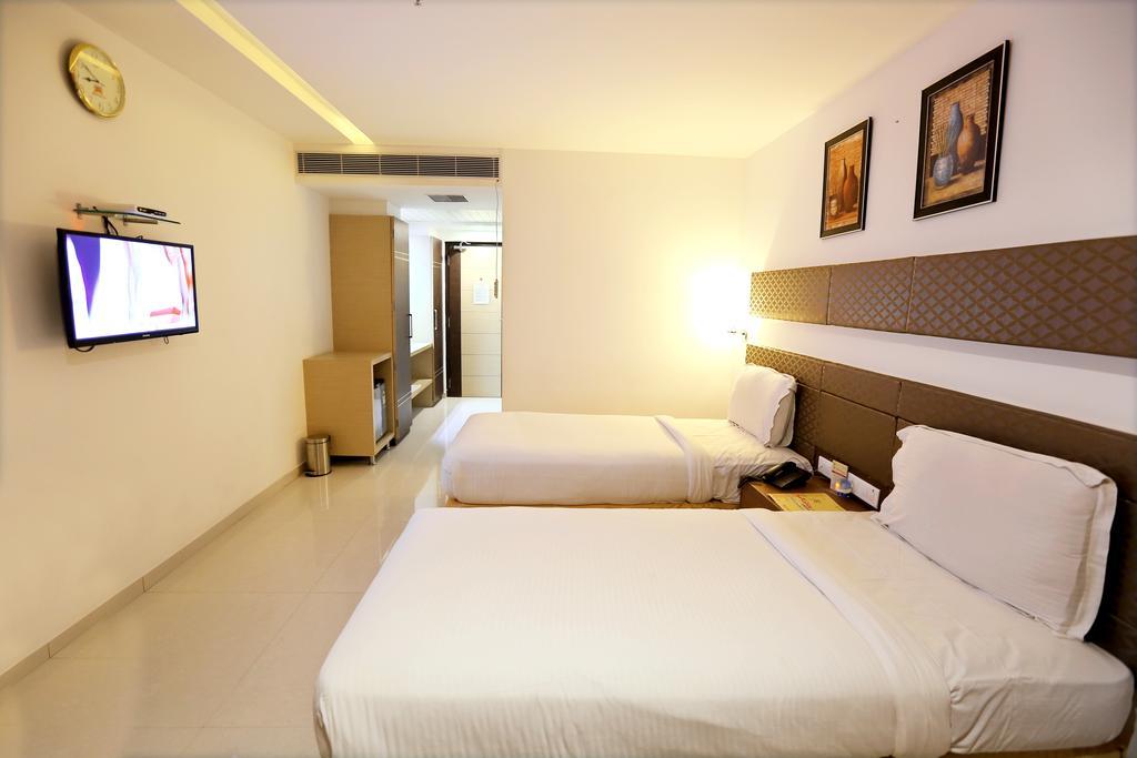 Hotel Sitara Grand Miyapur Hyderabad Ruang foto